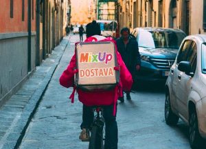 dostava pijače ponoči